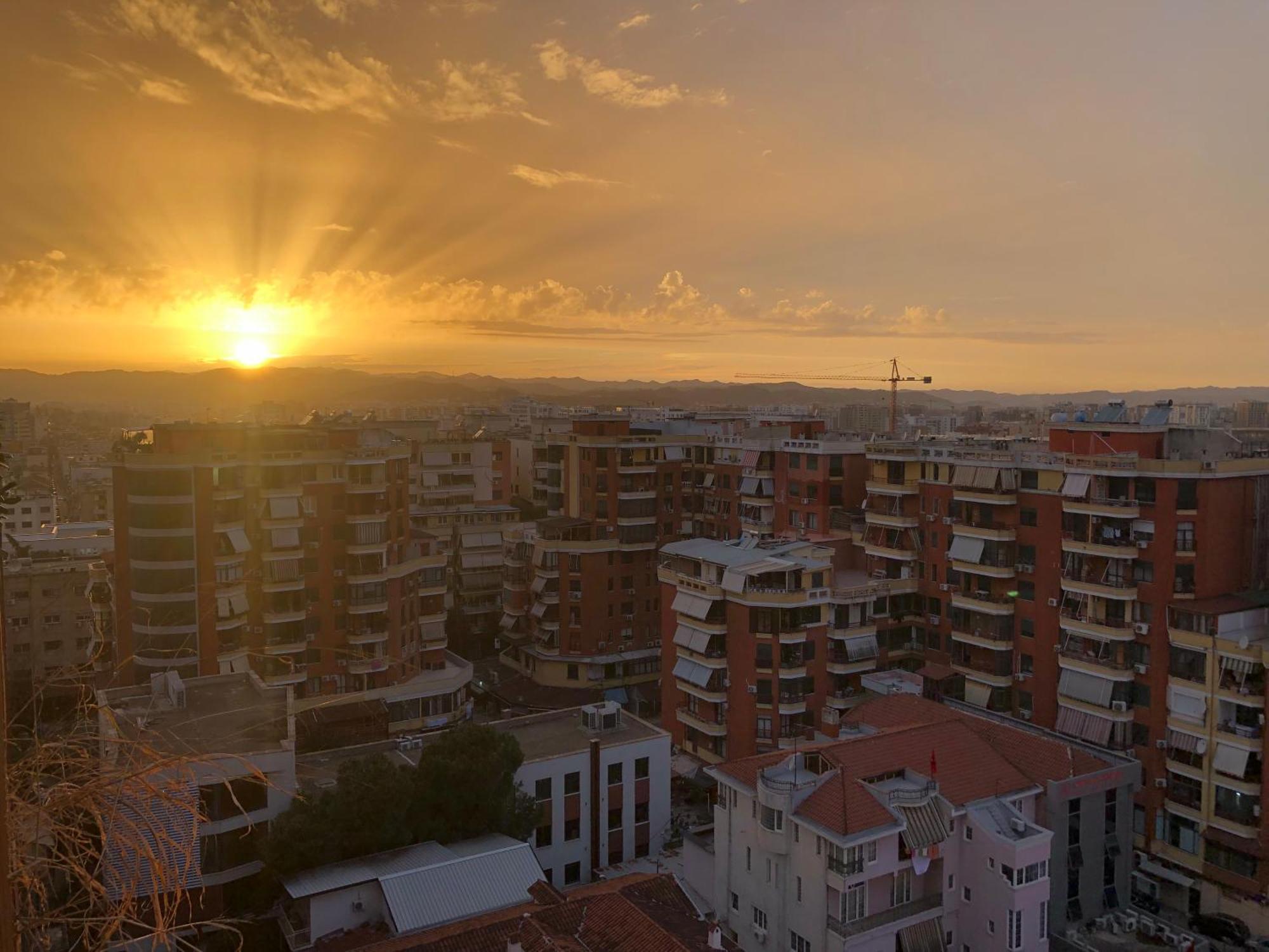 Garden Building Luxury Apartment Tiran Dış mekan fotoğraf